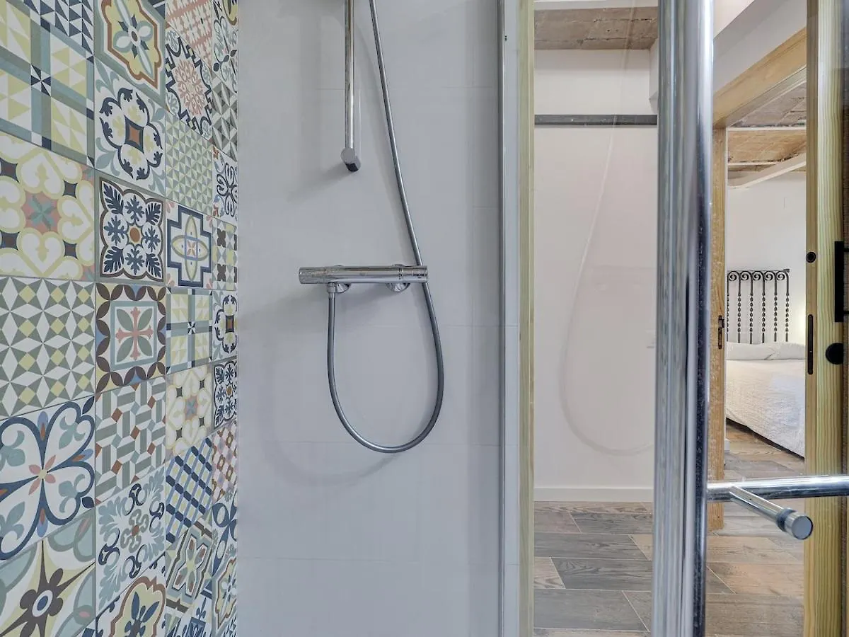 Concordia - Beautiful Flat, Spacious, Central 4 Rooms , 2 Bath Barcelona