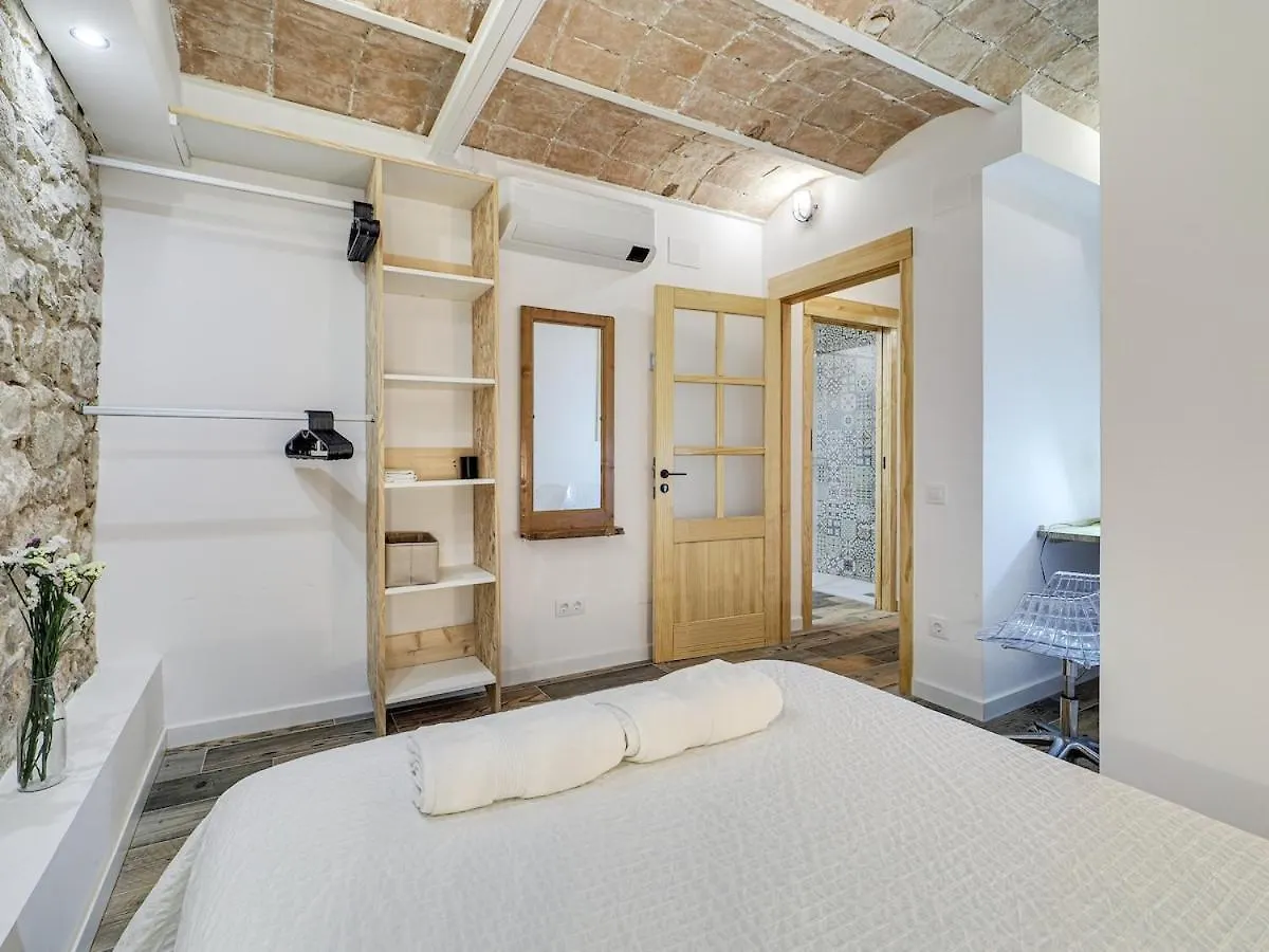 Concordia - Beautiful Flat, Spacious, Central 4 Rooms , 2 Bath Barcelona